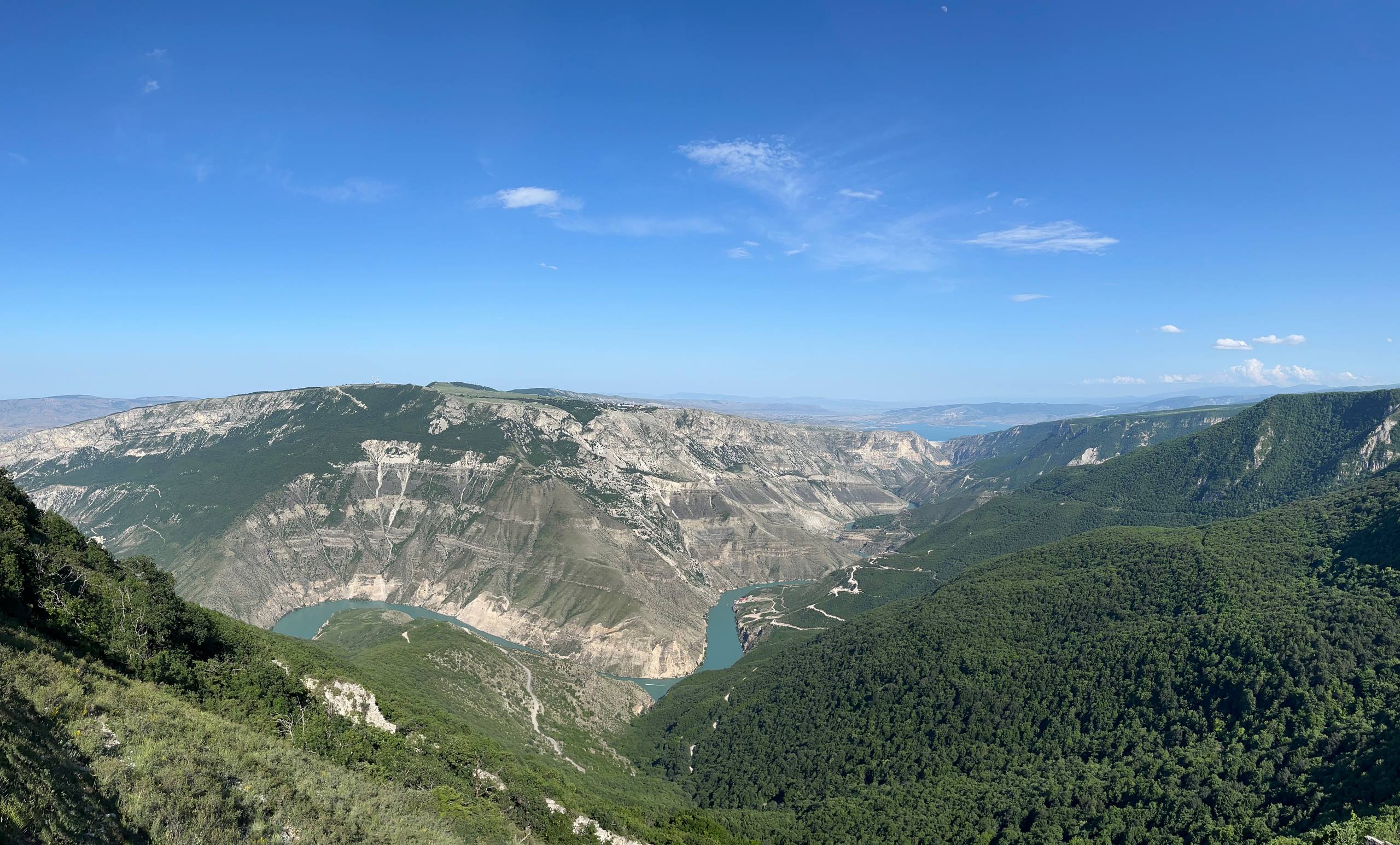 Утренняя долина в облаках